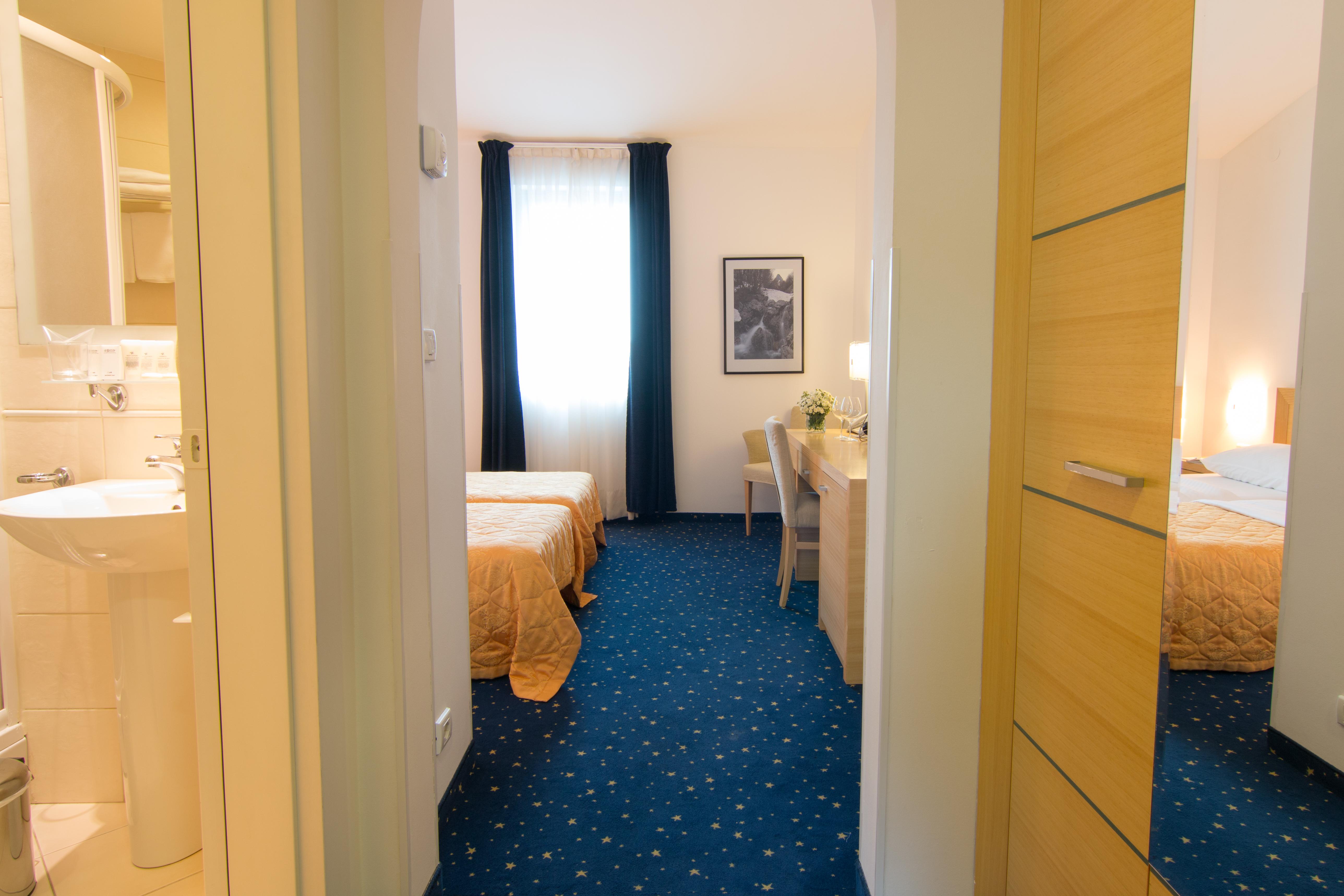 Hotel Blue Star Budva Buitenkant foto