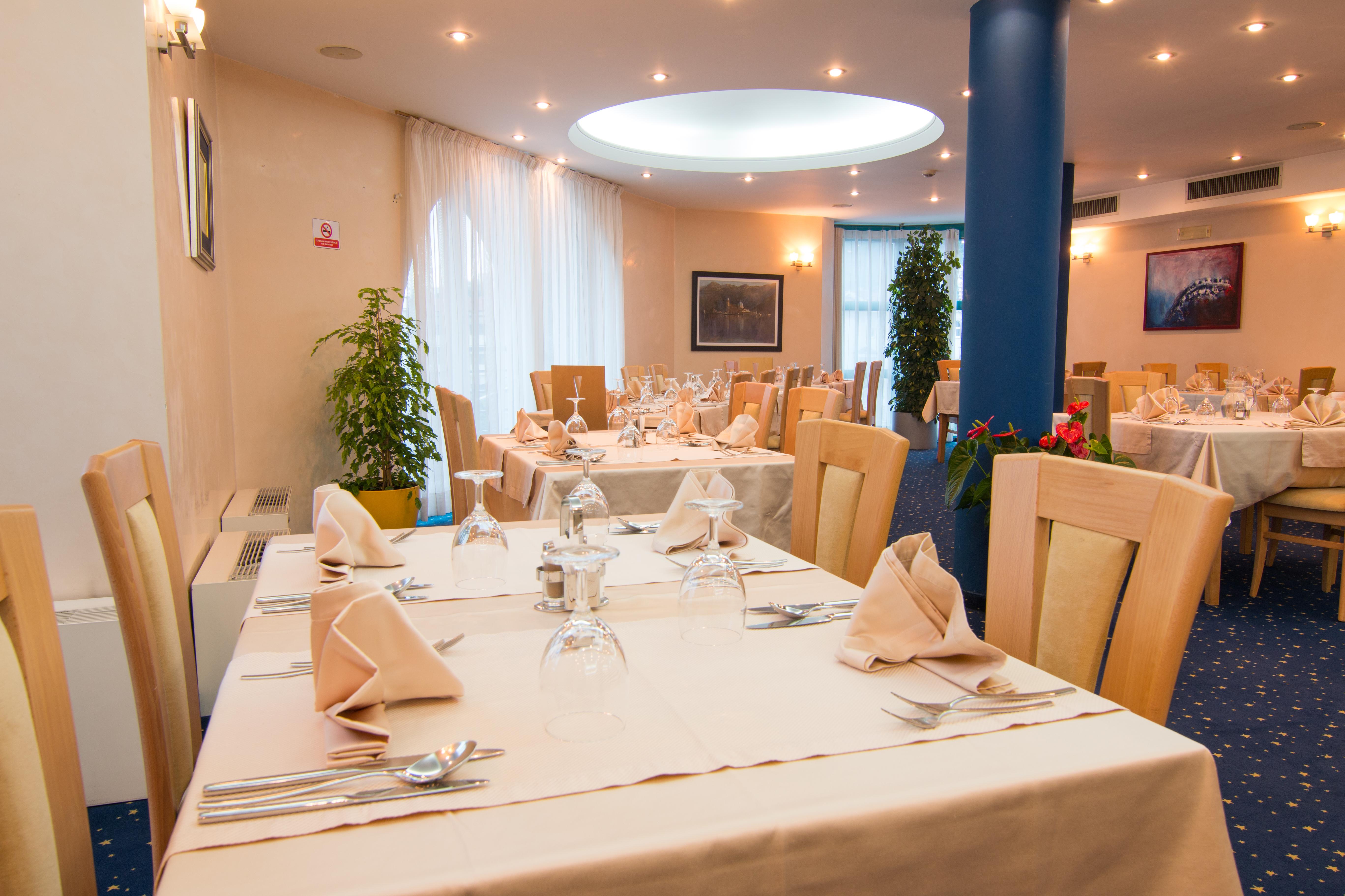 Hotel Blue Star Budva Buitenkant foto