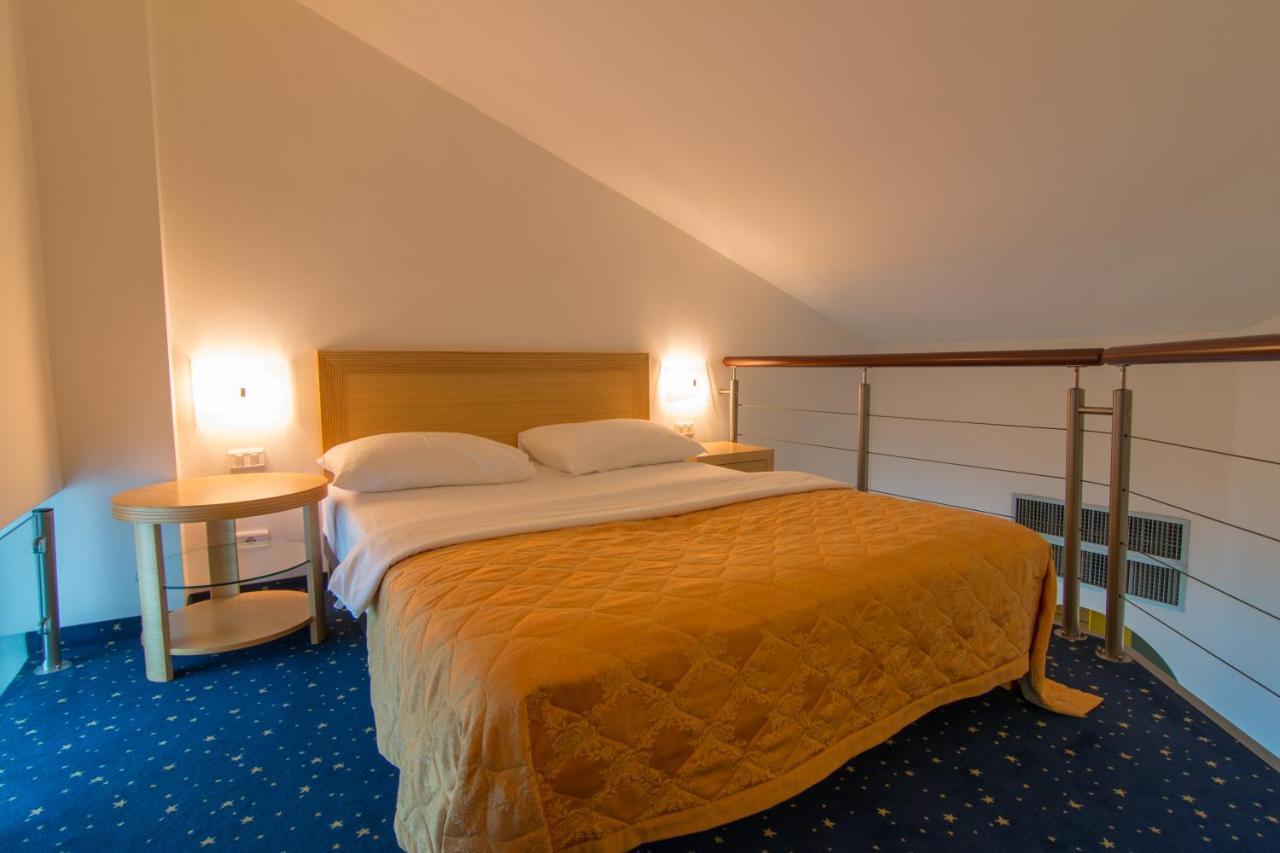 Hotel Blue Star Budva Buitenkant foto